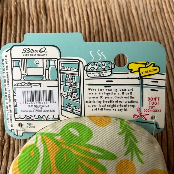 NWT Blue Q Humorous Oven Mitt, “Get Ready to Undo Your Pants.” - Picture 4 of 5